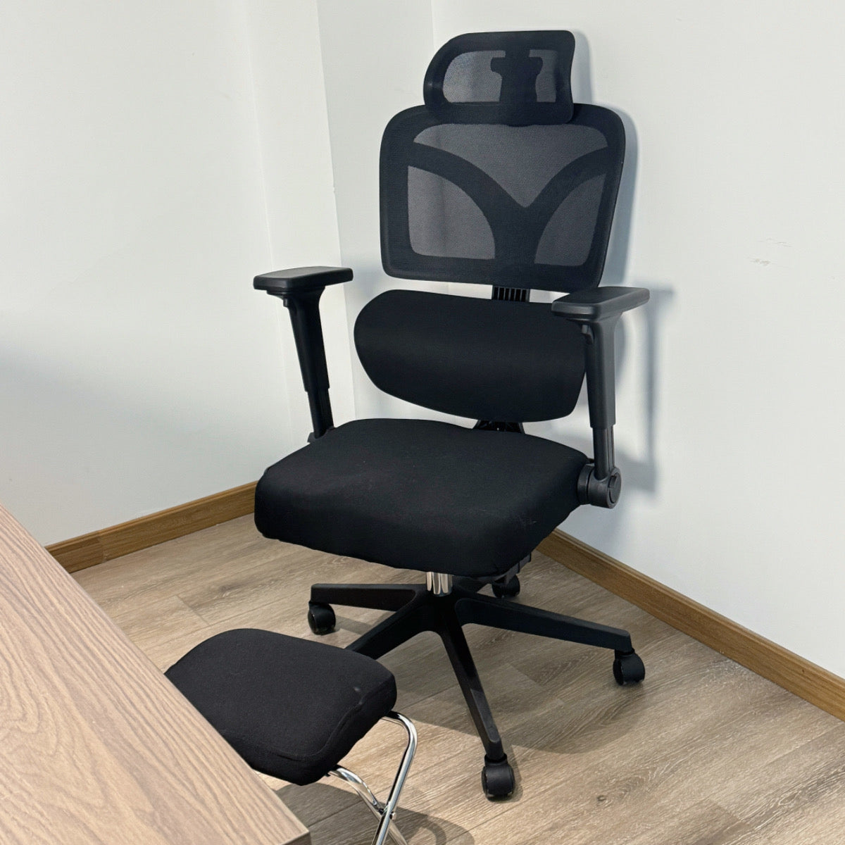 Zero Gravity Mesh Office Chair with 4-Way Lumbar Support – Black
